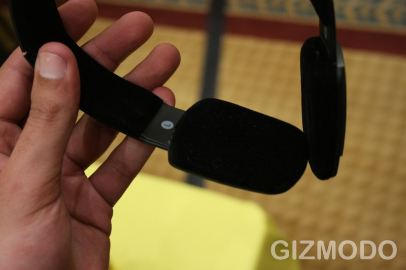 Illustration for article titled Hands On Jabra Halo Bluetooth Headset: Really, Really Slim